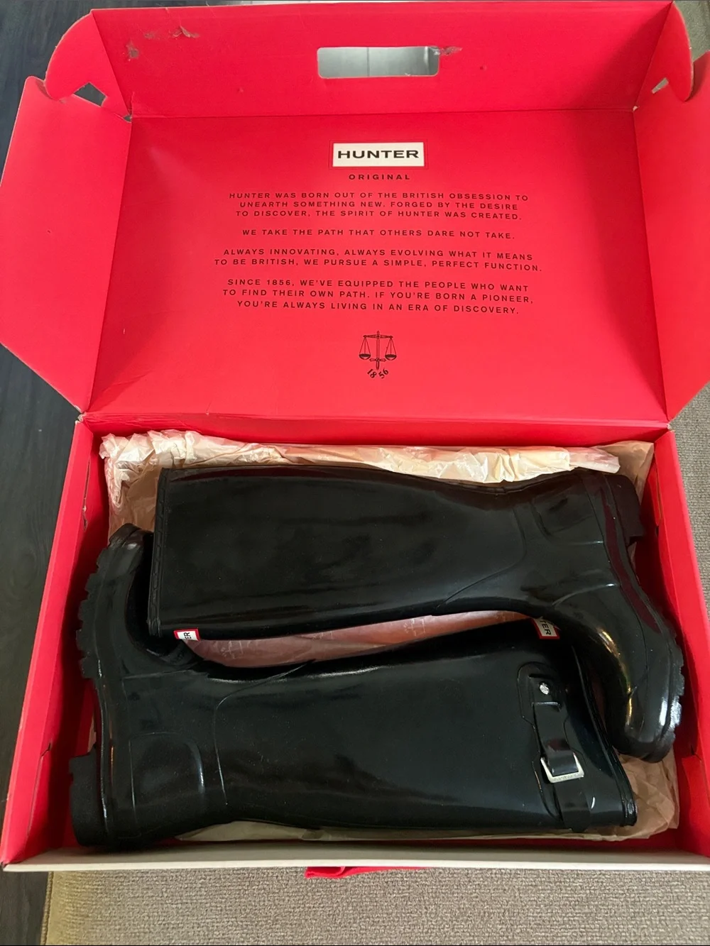 Hunter Women Tall Gloss Rain Boots in Black